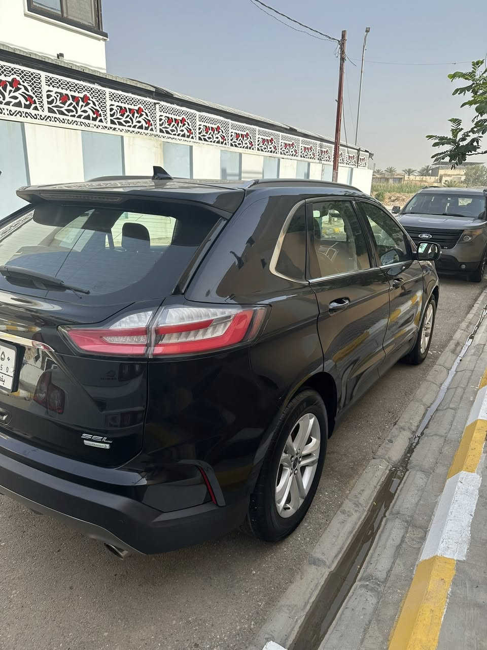 السلام عليكم 
فورد ايدج 2020 حادث امامي سطحي البنيد مبدل نفس اللون وبارد بالجاملغ وصبغ حافة باب السائق جوه المرايه الجانبيه مواصفات sel 
السعر 160 وبيهه مجال بيع او مراوس حسب القناعه مكاني بالصويرة 
***********
