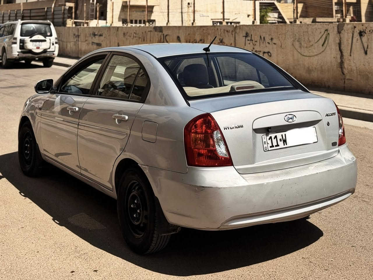 السلام عليكم
***********
هيونداي اكسنت 2010 خليجي محرك 1,600
سيارة نظيفه مكفولة من ضربة وصبغ وتبديل
بيها بارد جاملغ الامامي الايسر بالمقدمه 
رقم بغداد بأسمي السنويه وارقام جديدة 
بيها شاشه كبيرة وتبريد خير من الله ثلج
محرك والكير مكفول من الفتح والتصليح
سعرها 88 وبيها مجال بسيط ان شاءالله
مكاني بغداد / السيدية

