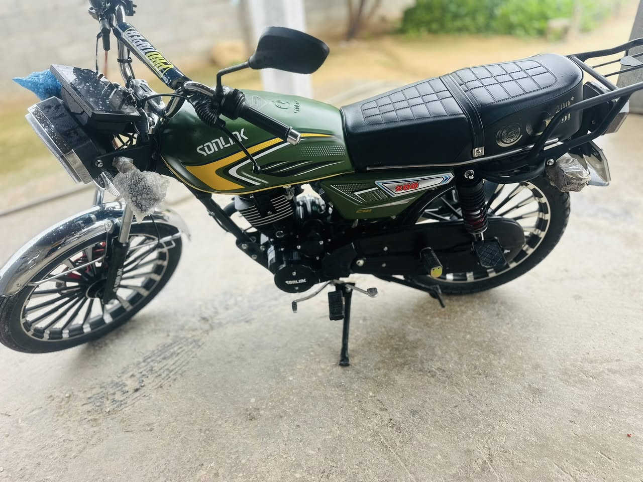 سولنك ٢٥ محرك ٢٠٠جواكبج شرط وضع شركه برغي ماناقصها 
 ماشي الفين بصمات ٢سويجات ٢ورقه 
مراوس وبيع تفاصيل خاص


**إذا كنت صاحب هذا الإعلان وتريد حذفه لأي سبب، رجاءا أرسل رسالة إلى الدعم الفني**