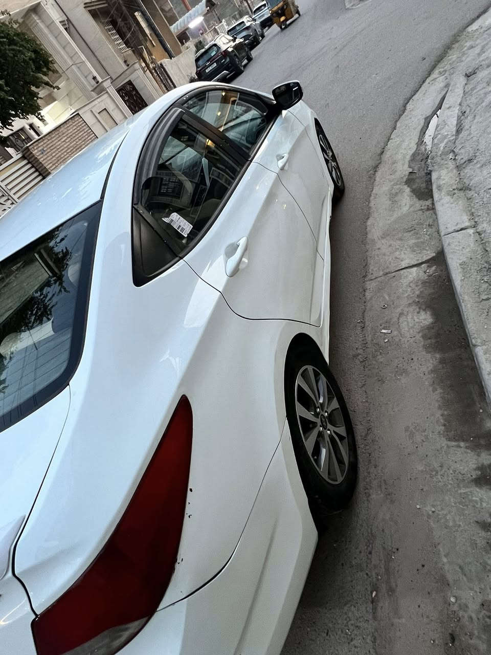 السلام عليكم للبيع سيارة نوع اكسنت موديل 2012  خليجية رقم بغداد اللون ابيض ماشية 160 محرك 1600 السيارة    اشاير بلمري السيارة   مكفولة من الضربة والصبغ بيها بارد شي بصيطة السعر ٩٥وبي مجال بسيط جدا العنوان بغداد الرقم ***********
