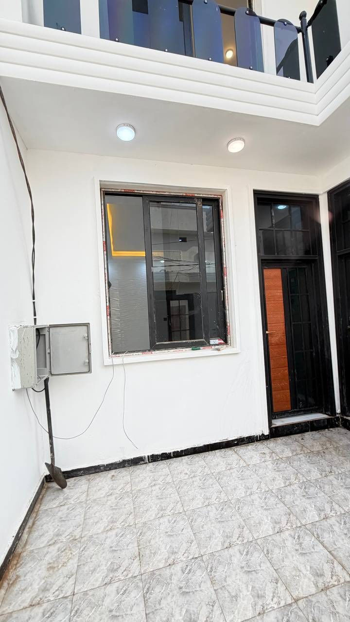 #اعلان_رقم_382

الدار للبيع 
——————————————-
⭕️طابو زراعي سند 25 (بيه معامله تطويب )
⭕️المساحة /150م
⭕️العنوان التقيه الثالثه شارع كراج بغداد القديم 

——ملاحظه تعامل السعر مع صاحب الدار مباشر—————
           
تـــفـــاصـــيـــل الـــدار طابقين كونكريت مسلح 
✨غرف نوم عدد 4
✨صاله عدد 2
✨استقبال
✨مطبخ حار+بارد
✨مجامع صحيه عدد 3
✨مناور عدد 2
✨طارمه كبيره 
—————————————- 

⚜️ للاستفسار مراجعة
   ((مـــكـــتـــب الــــتـــــــراث))
⚜️الكائن في العروبة / شارع سيد مكي قرب اللجان الطبية/الاتصال   ***********
