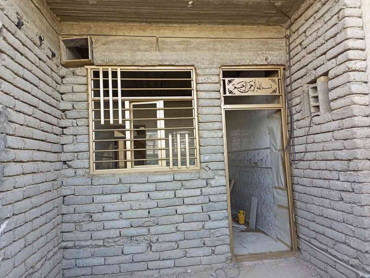 السلام عليكم اليريد صباغ مال بيوت صبغ داخل وخارج وصبغ شبابيج وبيبان وصبغ واجهات شغل درجه اولى واسعار مناسبه اليريد يتصل ويدلل ***********
