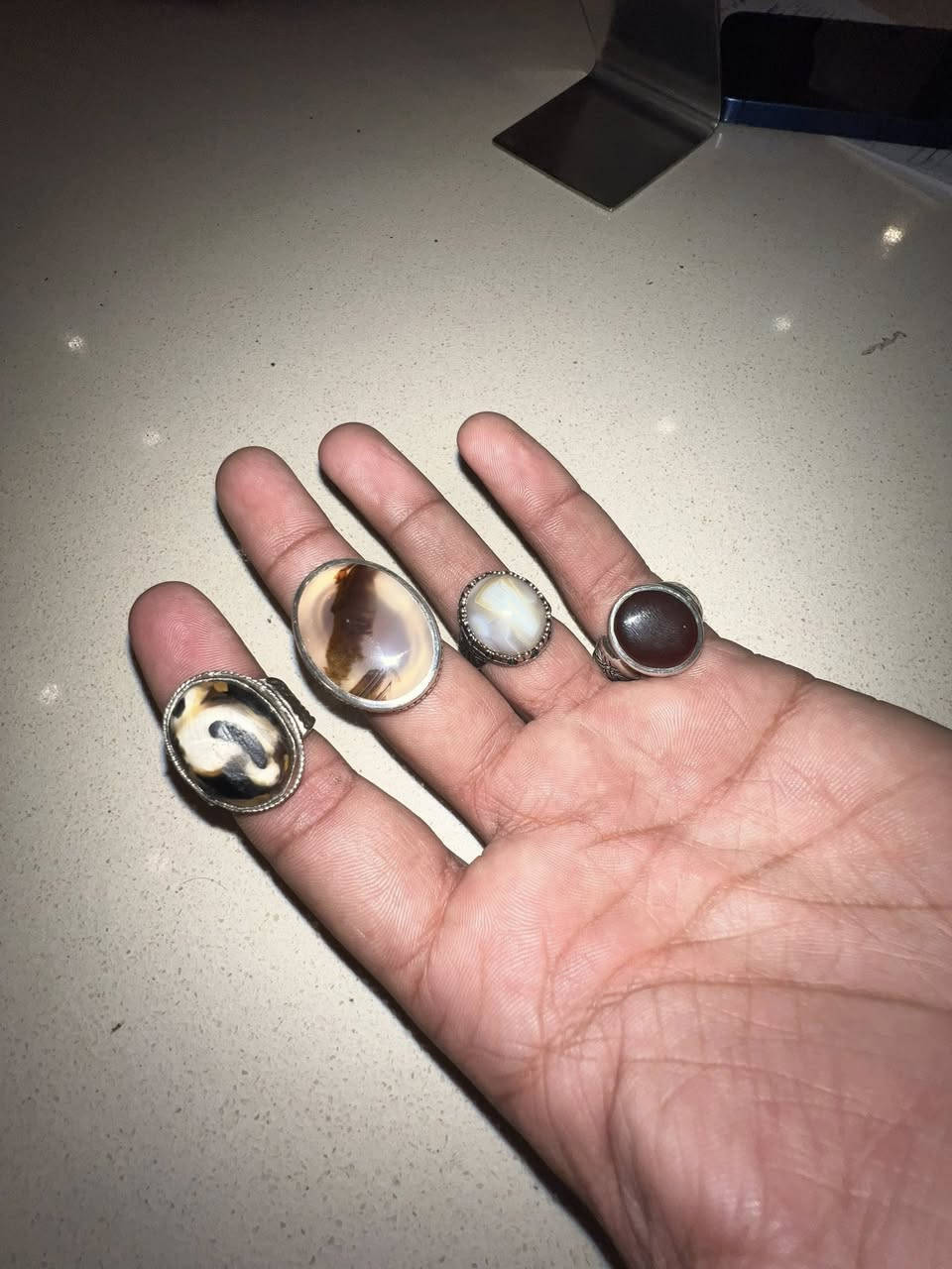 محابس اصليه للبيع صياغة عارف
ما اعرف بلمحابس نهائياً تريد تاخذهن شلعه تريد تاخذ قطعه قطعه بس احجي بلي يرضي الله 

محتاج وبس اليوم موجودات 

***********
