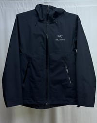 قمصله ماركه  (ARC’TERYX)سوبر كريم   القياس   L ألون  اسود فحم  النظافه...