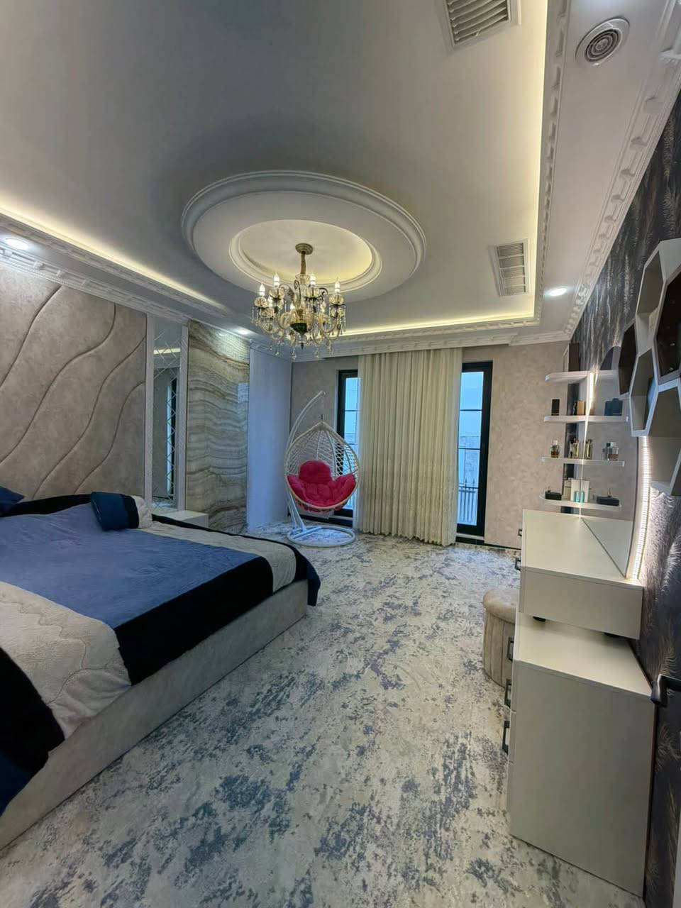 منزل للبيع في هيوا ستي طابو صرف
بيت فخمى راقي وموقع مميز ركن 
 وتفاصيل مختلفة عن كل بيوت 
ديكورات و جمال داخل هاذا البيت روعة 
العنوان طريق كوية مقابل مجمع فلوريا ستي  
  بناء ملكي 
مساحة 198متر طابقين 
تنباع ويا الاثاث وبدون اثاث 
يتكون من 
5 غرفه نوم 
و استقبال 
هول داخلي 
مطبخ حار وبارد
كراج + حديقة

#احمد_للعقارات 
للتفاصيل اكثر اتواصل: *********** أربيل, العراق
