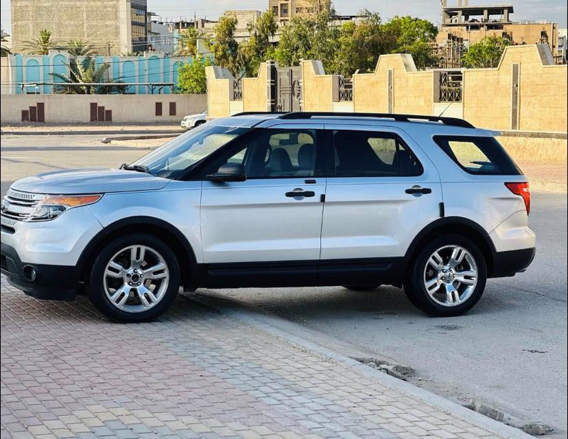 للبيع فورد اكسبلور موديل ٢٠١٢
وارد امريكي حادث حافه البنيد والباقي مكفول كفالة عامة 
مواصفات :-
تحكم ستيرن 
مثبت سرعة 
مانع انزلاق
كشن كهرباء
رمز سري   
٣قطع تبريد 
٧راكب 
مكينه ٦بلادي
رقم بغداد انكليزي باسمي 
تبريد وكير مكفولات حدادية ٨٠٪؜ 
بيها تبخير قليل بالمكينه لاستيك ولف
السعر ١٢٥ عنوان النجف للاستفسار ***********
