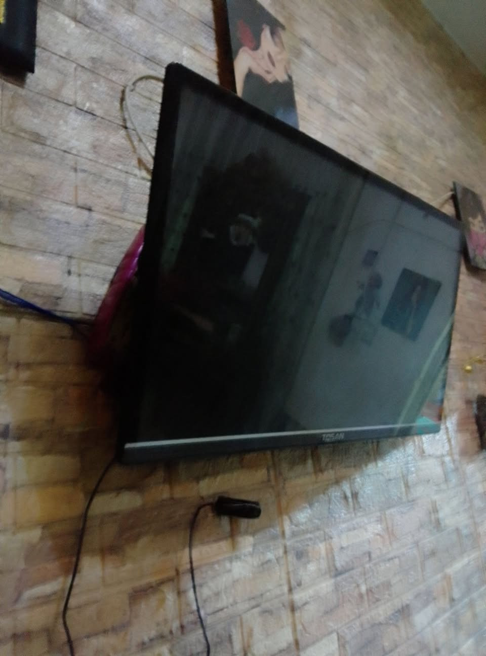 سلام عليكم بلازمه حجم32 شاشه ضد الكسر مستعمله هواي سعر 85 مكاني مدينه صدر طالبيه ***********
