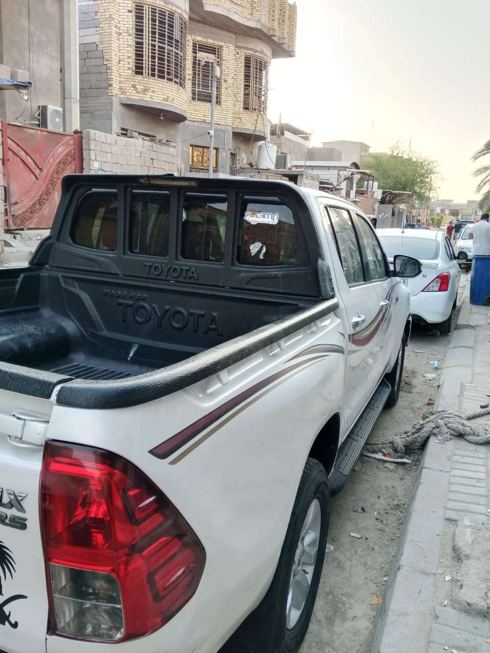 يا الله السلام عليكم هايلوكس بيكم فور ويل دفع رباعي بريميه 2019  مواصفات كلش حلوه السياره مكفوله كفاله عامه 
وجاهزه من كلشي برغي ما تفتح السعر 265 الاتصال على *********** مكان السياره البصره
