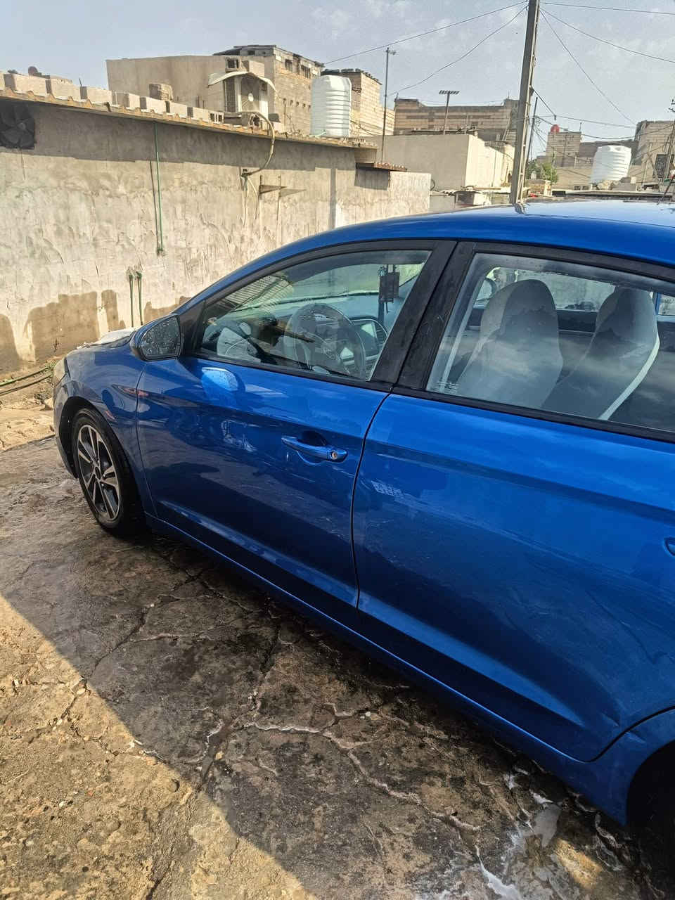 السلام عليكم النترا 17 وارد أمريكي ضربه دعامية و بنيد المكان بصرة السعر 112 بيه مجال  بسيط السيارة بسمي السنوية 2028 بيه صبغ دوسات وتقسيم باب الخلفي اثر بارد والقبق الصندوك هم مقسم ***********
