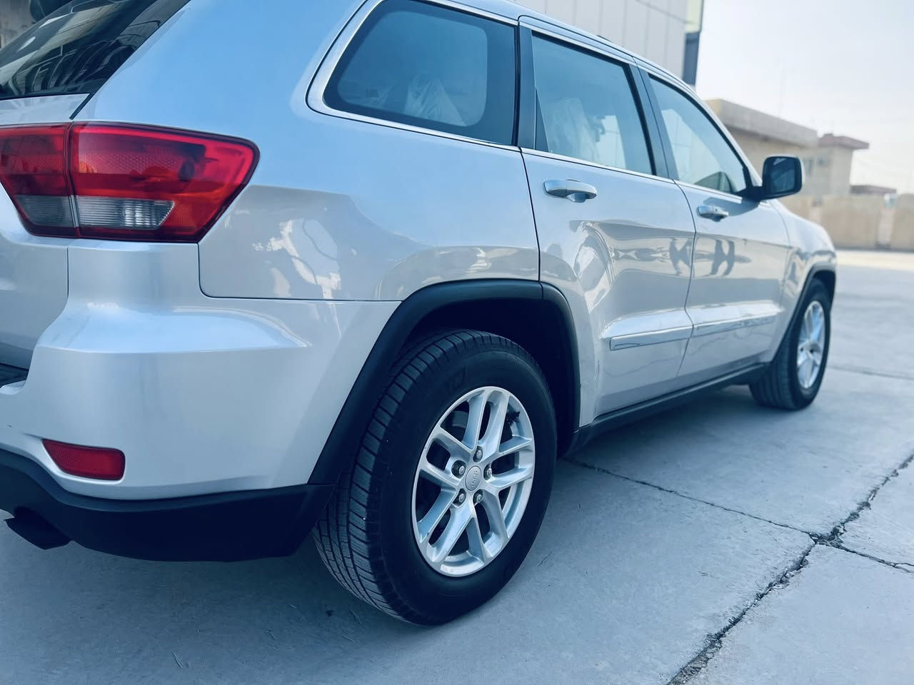 سلام عليكم
جيب لاريدو 2012 كفاله ضربه وصبغ وتبديل وارباكات سليمه بيها رشه جوه قبق البانزين شخط وصبغته والباقي كفاله فول مواصفات vib  محرك كير حداديه جاهزه من كلشي رقم بغداد مشروع وطني تحويل 
اخوان السياره جديده بمعنى الكلمه استخدام شخصي السعر 168 وبيها مجال بسيط العنوان الناصريه مركز للأستفسار اتصل على الرقم ***********
