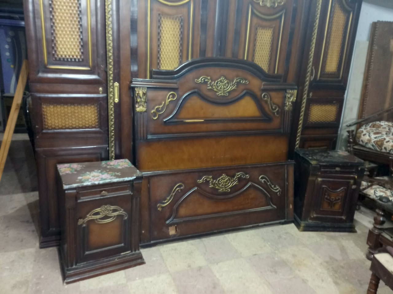 غرفة نوم عموله اتنين ضلفه جرار واتنين بنز 
مطلوب 12 الف
للاستفسار 01229775183


**إذا كنت صاحب هذا الإعلان وتريد حذفه لأي سبب، رجاءا أرسل رسالة إلى الدعم الفني**
