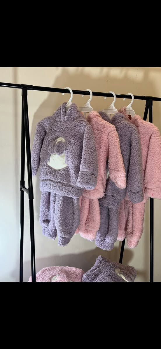 التراكات ب11 القطعه
الجرابات الصغار الزوج 1250 
للكبار 2000 للحجز ***********يوجد توصيل
