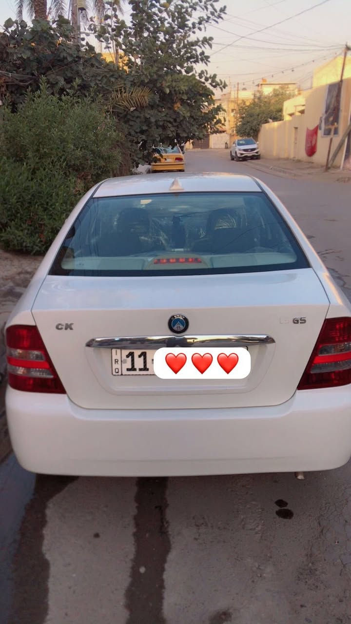 موديل : 2013 كصة جديدة
كير ومحرك:  كورلا 1600 مكفول من كل شي 
رقمها  دولي بغداد  بأسمي
شاشة وكامرة 
كل شي بيها شغال ومكفولة من ضربة والصبغ على وضع الشركة سبير منازل هوه وجك 
والسيارة متروكة بالباب 
سعرها 61$ وبيها مجال بسيط
***********
