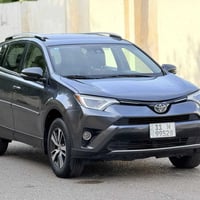 سلام وعليكم  راف فور 2018 XLE  وارد امريكي  بدون ارباك  ماشيه 65  فتحه...