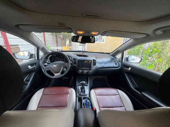 السلام عليكم كيا سيراتو 2018 خليجي للبيع محرك 1600 ماشيه 65 الف سنويه جديده
فول مواصفات عدا البصمه 
سياره مابيها  ע ضربه ولا صبغ مكفوله كفاله
عامه عدا الطخه الي بالدوسه مثل ما موضحه
بالصوره وسونرها موضح بالصوره 
سياره مكفوله كفاله عامه بأسمي مكانها الاعظميه 
السعر 148 ورقه
للتواصل على الرقم ***********
