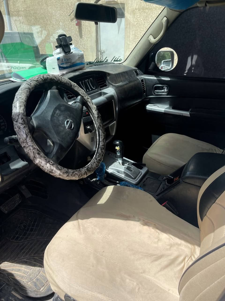 بترول  2008 للبيع مال مزاد نضيفه كلش دواخل وحداديه وتبريد ثلج  دفع رباعي كولشي شغال ع شرط محرك فقط الكير اوتو بيه تأخير بالبگ فقط الكير غير مكفول   سعر ٨٠ وبيه مجال قليل كلش  المكان المثنى  باقي تفاصيل الرقم من تتصل نتفاهم غير متواجد ع النت  رقم الموبايل ***********
