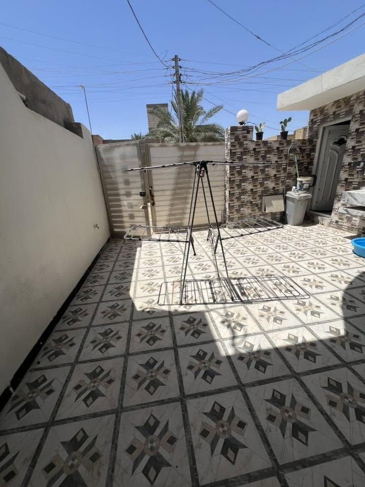دار للبيع
دار للبيع حي الامام الرضا قرب حسينية البتول الطاهرة 
يتكون من غرفتين وصالة ومطبخ وديوانية وحمام خارجي وداخلي 
مساحة البيت 170 متر 
***********
