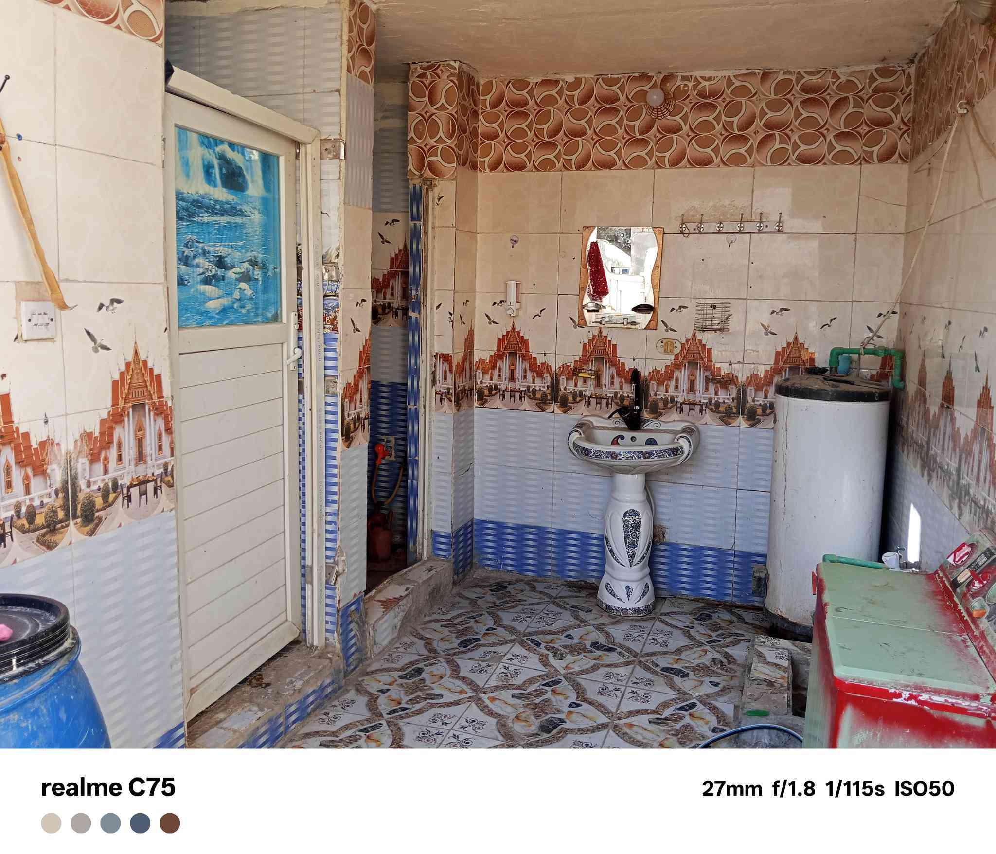 بيت للبيع مساحته 270صافي 250 بناء طابوق وعكاده  طابو زراعي بي معامله تطويب بل بلديه  بكاع بيت عبدان غرف نوم وصاله وستقبل وصحيات داخليه  وخارجيه   وكراج سيارة  العنوان شارع طه نهايه 200متر ‏‪0787 704 0269‬‏
