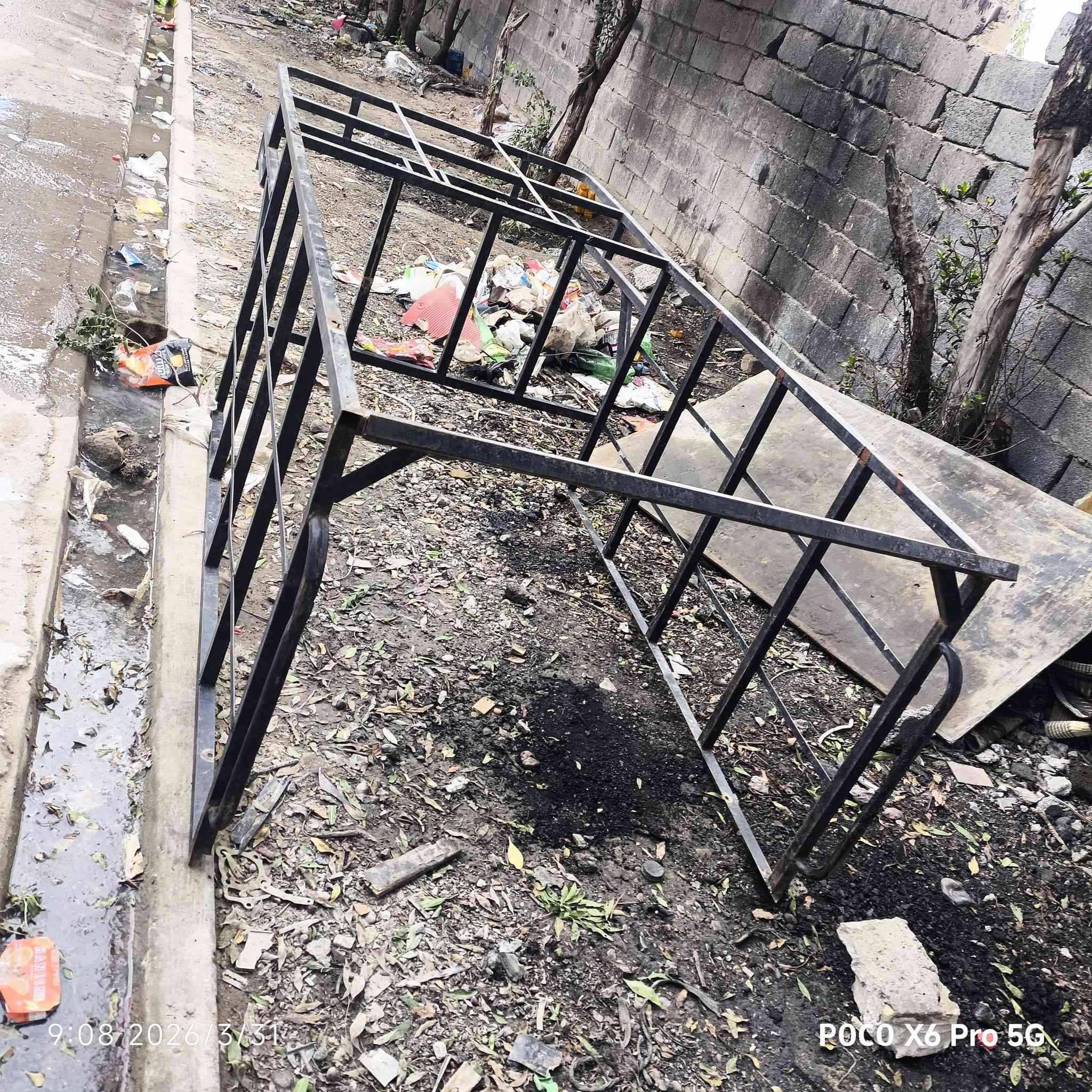 سلام عليكم 
محجر لبيع 
محجر بو فرة تفصيل 
ياد كامل ما بي لا حيم
ملة عواج ولة فهكة كامل 
مكان بغداد حي بتول 
***********
سعر 170
