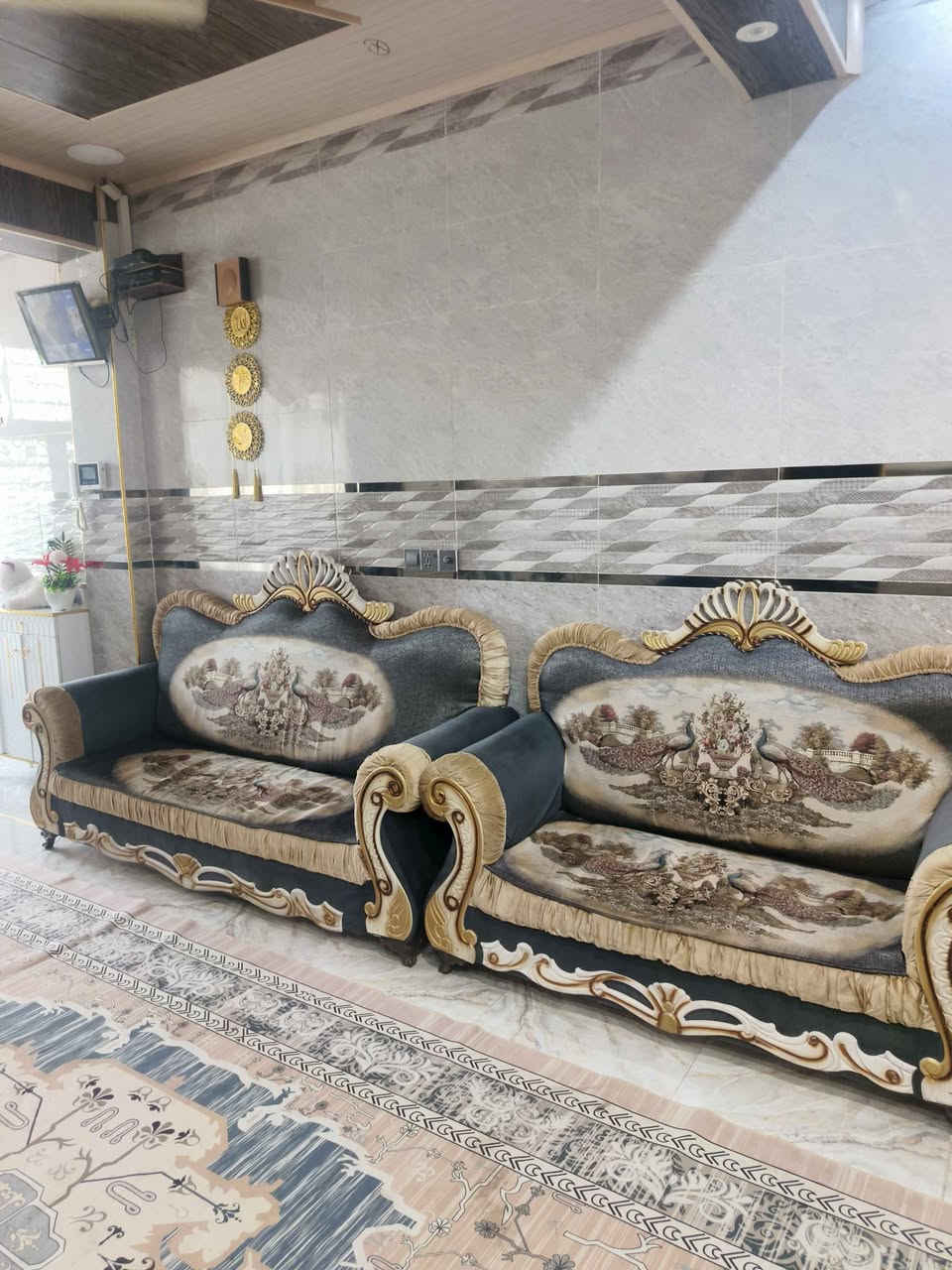 قنفات ملكي 
2 ثلاثي 
واحدة ثنائي 
و2 مفرد 
إستعمال قليل جدد بعدهن 
العنوان النجف مجمع بيتي
للتواصل خاص 
السعر 550 النجف, العراق


**إذا كنت صاحب هذا الإعلان وتريد حذفه لأي سبب، رجاءا أرسل رسالة إلى الدعم الفني**