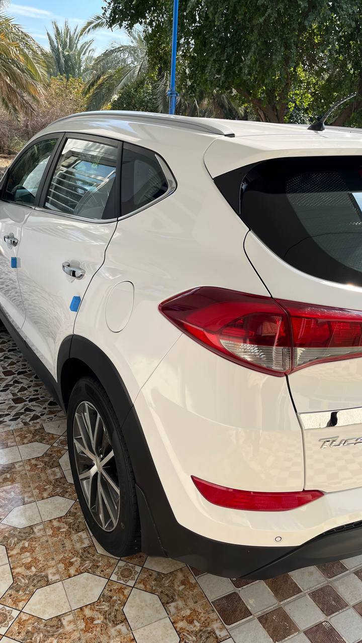 سلام عليكم ورحمة الله وبركاته 
توسان كوري خليجي 2017 
رقم بغداد الجديد بااسمي 
ماشية 128 الف 
السيارة مكفولة من الضربة والصبغ والتبديل والبارد والتكحيل (فقط المحرك مجفت صارله 3 أشهر) 
مكان السيارة واسط 
السعر 178 وبيه مجال 
***********
