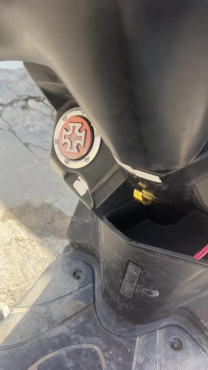 السلام عليكم سكنس فحل كابريتر الدراجه بيه تزويد من بره بوشه 59 ونص الدراحه هاون بيه قباغه مال كور رياضي اصلي جاي وياها بالرمبه وقبغ بانزين رياضي اصلي مال رمبه قطره دهن رياضي و ستاند علاك رياضي و كشن رياضي الدراجه كفرات بلادي كابريتر و كلجات بلادي بلادي الكهربائيات كله شغاله و بلاديه  بيه كتف رياضي اشاير الدراجه وياها منفي فيس للبيع و مراوس مكاني بغداد صليخ

 الدراجه فقط بيه صوت بالكلج الامامي


**إذا كنت صاحب هذا الإعلان وتريد حذفه لأي سبب، رجاءا أرسل رسالة إلى الدعم الفني**