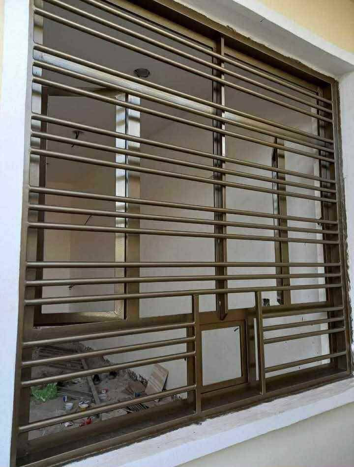 سلام عليكم تنضيف وصبغ الشبابيك 
يوجد كادر كامل التنضيف الشبابيك 
والصبغ مكاني بغداد اتصل بنا ***********
