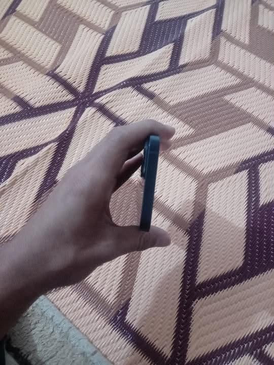 السلام عليكم ايفون للبيع
١٣عادي البطاريه٨٣
كلشي ما مبدل بي 
اخو الجديد تجي تفحصه وشوفه

السعر وتساب  ***********

