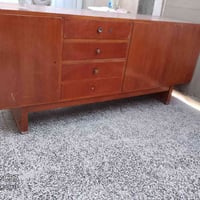 بوفيه صاج عراقي تكمه طولها 2متر وعشره سانتي  سعرها 125وبيها مجال 07868...