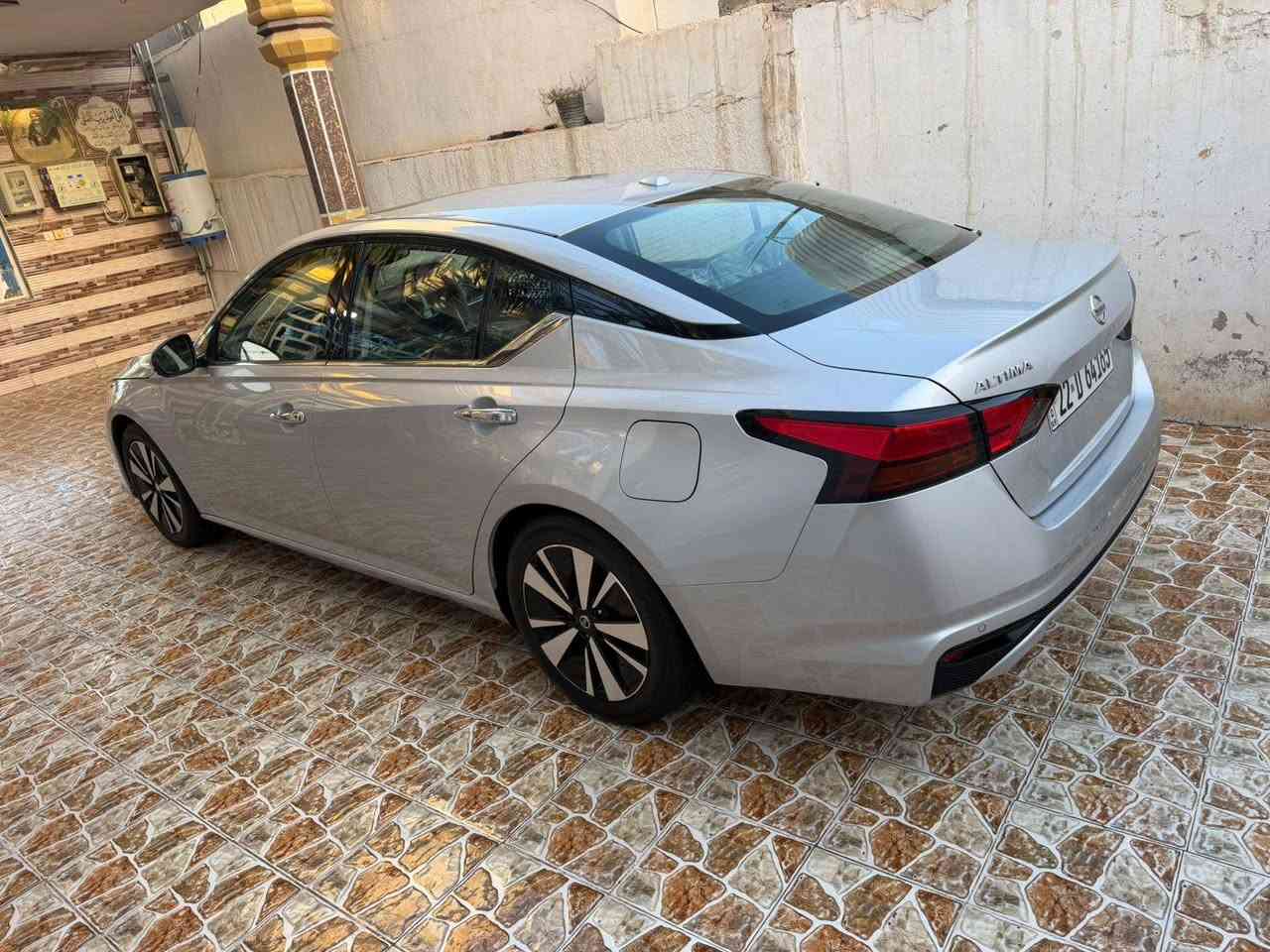 السلام عليكم للبيع نيسان التيما موديل 2020 فئة SL الفول مواصفات 1/1 محرك 2500 ٍكفاله رقم أربيل دولي بسمي ضرار جامرلغ بدون ايرباك وقطعتين رش اثر شخط كهربائيات كلها شغاله تبريد تدفئة شغالات  (ماشيه 110كم)بعدها بوضع الشركه كتلوكات الشركه موجوده بيها سيارا جديده بمعنى الكلمه سيارا جاهزا برغي متخلي عليها السعر 133 وبيها مجال العنوان ديالى رقم الهاتف ***********
