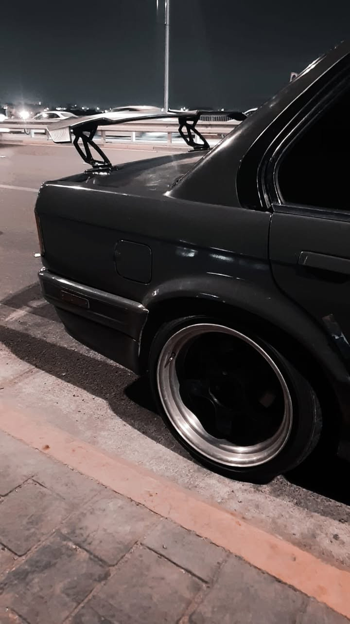 السلام عليكم بي ام زعره مديل ١٩٩٠
لون اسمنتي 
مكينه صقر ٢٨ 
كير جاترك 
غرفه ام 
ويل تو سايز 
رقم ديالى 
السياره يرادلها ترتيب
مصفرة غرامات 
تحويل ثاني يوم 
بيع او مراوس حسب اللقناعه 
مكاني بغداد الحسينيه 
سنويه لل 26 بس بعده ما صاقطه 
سعر 30 وبيهه مجال او مراوس حسب القناعة
الرقم *********** ما متواجد عل فيس خابرني و تدلل
