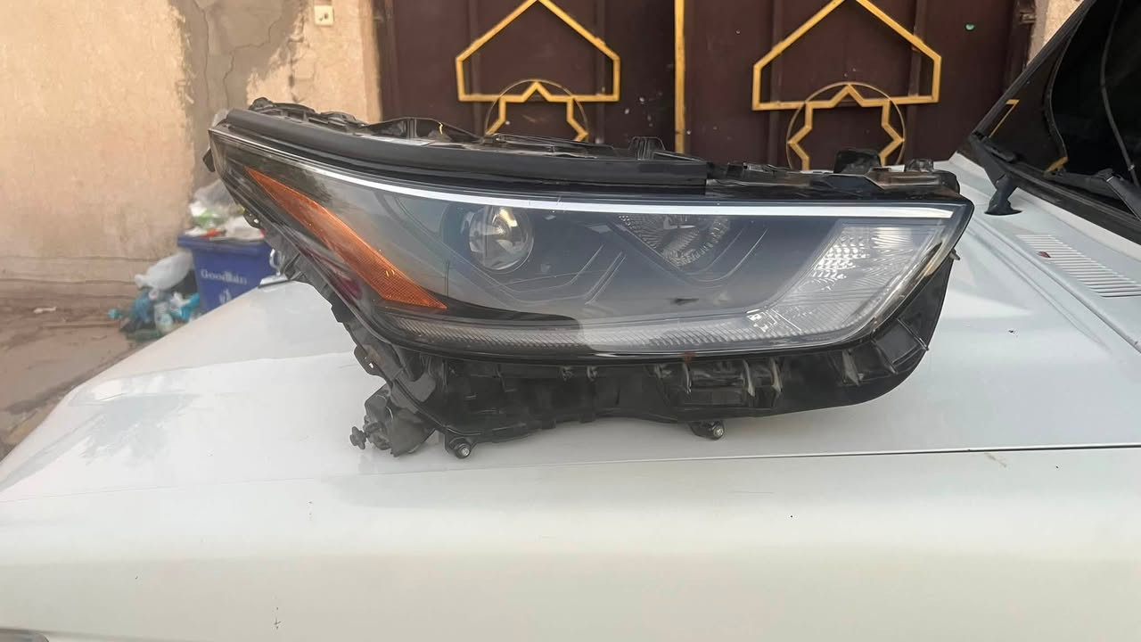 السلام عليكم عندي تك مازدا للبيع بيها كسرين ويصلحن
***********
