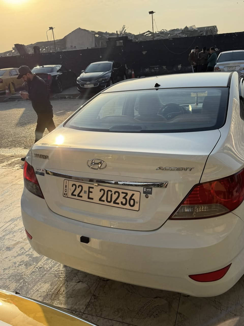 سلام عليكم اكسنت ٢٠١٢ فول موصفات خليجي محرك ١٦ دوش بيها فقط شبرين صبغ بجاملغ الخلفي السعر ١٠٨ هزة سنوية جديد عنوان موصل الايسر سيارة جاهزة ***********
