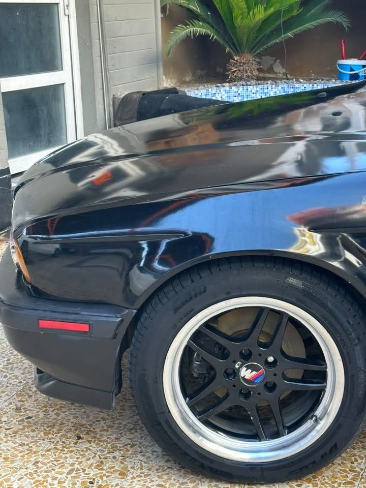 Bmw530v8 1993 
كير عادي 
السيارة جديدة 
كير محرك اكسل مكفولة
تبريد ثلج 
دبات كورسا على رمونت
مراوح كهربائية 
وارد ياباني
***********
