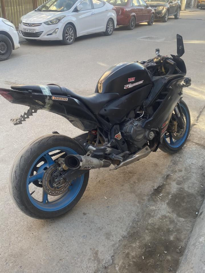 سلام عليكم اقره المنشور زين وراسلني الدراجه cbr 600 الدراجه تشك الكاع شلعه ومعدل وحماوه الدراجه تخبل سويت بيها حادث بسيط الضرر فقط الجامه الاماميه المكينه اول كصه الدراجه تخبل بس عوزها ترتيب واعتناء مي راديتر جديد دهن وفلتر جديد الدراجه شغل وطلع خلي سعرك وأخذها اروحلك فدوه لا تكسر بيها ***********
