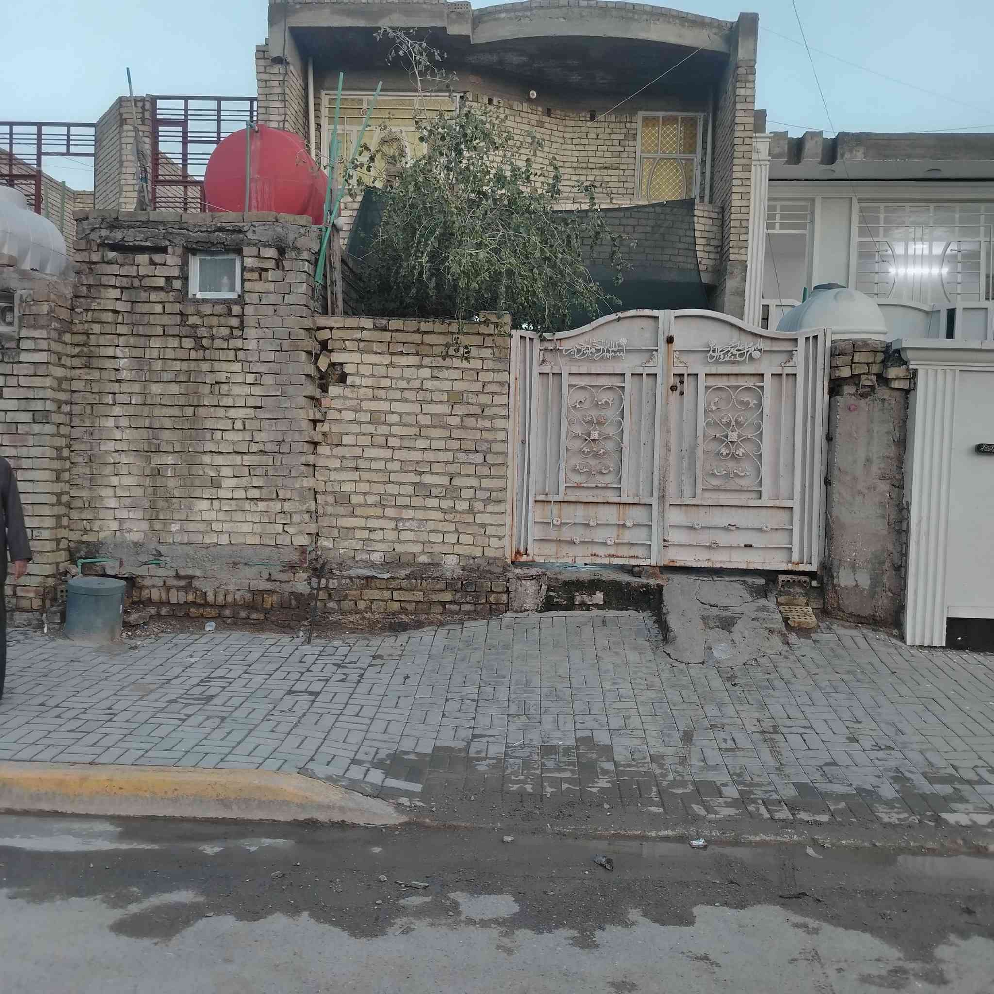 سلام عليكم من رخصت مدير الكروب المحترم بيت منطقه حي الكوفه المساحه ١٨٠ متر بناء جديد ٢٠٢٤ التفاصيل داخل الفيديو رقم *********** /***********
