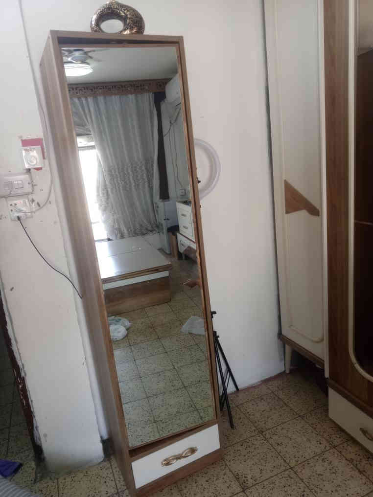 غرفة نوم مستعملة للبيع المكان بغداد الجديدة للاستفسار ***********
