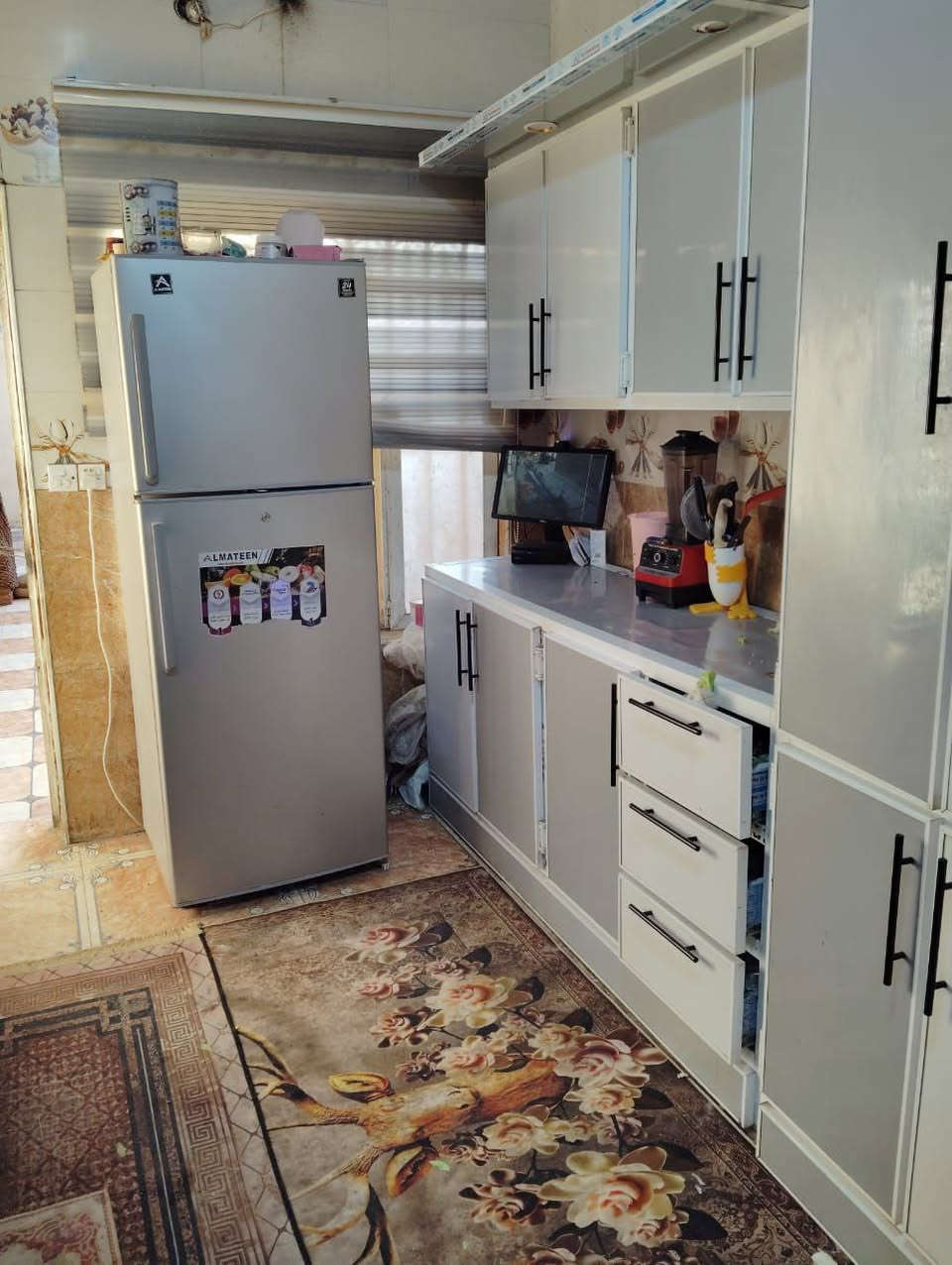 الدار للبيع المساحه 200متر طابو زراعي سند 25 تحويل مباشر الموقع على ربيانه قرب الشيخ أبو انس أو قرب مولدة محمد شاكر شارع تبليط ومجاري يتكون من غرف نوم ثنين 6*5 +ستقبال 7*4 ومطبخ مجمع صحي خارجي وداخلي وطارمه وممرات داير البيت وحديقه بناء طابوق السقف شيلمان درجه اولى 
أي استفسار إتصال على الرقم التالي ***********
أو مراجعة مكتب حيدر السلطاني
