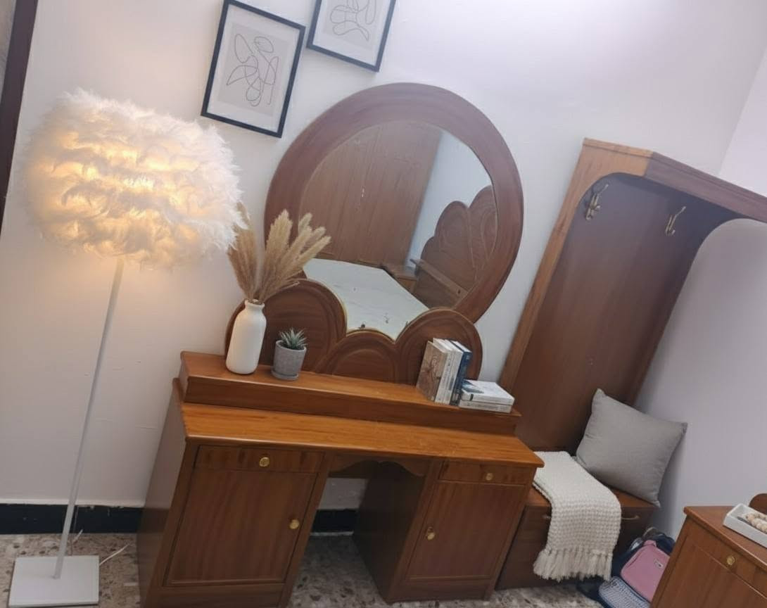 غرفه نجارة للبيع سعر 300 وبيه مجال بيع مستعجل ***********
