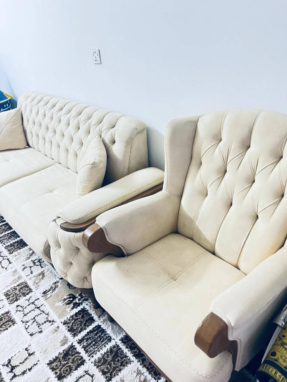 تخم قنفات جديده ونظيفه  سعرها 600 وبي مجال وهذا رقم موبايل*********** عنوان كركوك
