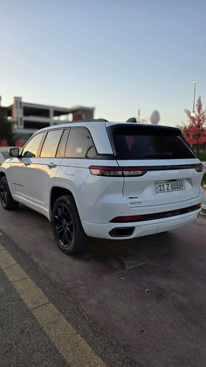 🚘#جيب كراند شيروكي فئه الاحتفال سنوي (ثلاثينيه) Anniversary Edition فول مواصفات 30th
🪪 الأرقام: بغداد دولي وحلو 
📊 العداد: بحالة جديد ٢٠ الف 
📅 الموديل: 2024
🔧 المحرك: تيربو +كهرباء بقوه كبيرة 375hp بقوه هيمي v8 
واقتصادي جدا 
📌 حادث_السيارة ضرر سطحي جاملغ وبنيد مبدل بقطع وكالة ، ايرباكات وكالة كاملة سستم 

✨ أبرز المواصفات والتجهيزات:

🔹  شاشات كبيرة مع لغة عربية 
🔹️صديقة للبيئه واقتصادية 
🔹️لون ابيض ملكي 
🔹️فئه عليا مميزة (ثلاثين ذكرة سنوية )
🔹️جلد طبيعي فاخر مع تطريزات يدوي
🔹️نظام صوتي 360  18 سماعه 
🔹فتحة سقف بنوراميه كبيرة 
🔹️عوازل اضافيه للعزل صوتي
🔹كامرات 360 جميع جوانب 
🔹️كامرة للمراية وسطيه 
🔹️مري قابلة للطي 
🔹 رادارات 360 مع 6 حساس للجهتين
🔹️نظام قيادة شبه ذاتي 
🔹 نظام قيادة متعدده (ثلج .صخور.صحراء.سبورت وسمارت)
🔹️كراسي كهرباء مع تحكمات كهرباء
🔹 مانع انزلاق +نظام نزول منحدرات 
🔹️اطارات لجميع تضاريس يابانية  
🔹 مقاعد تدفئه وتهويه تبريد ⭐️
🔹️سعة السحب القصوى 6000 رطل
🔹️نظام الدفع الرباعي كوادرا - تراك
🔹 إنارة داخلية LED
🔹️خطافات سحب أمامية وخلفية باللون الأزرق في 4xe
🔹 ستائر أبواب خلفية
🔹 صندوق كهربائي واربع بصمات ودخول ذكي 
🔹 شحن لاسلكي سريع ⭐️
🔹 عده كاملة وسبير 

📞 للتواصل والاستفسار
📌 سعر مناسب 34💵 للاستفسار واتس 

📌 الرقم واتساب 
📲 ***********
📌 
بغداد  كاظمية 
#للبيع #سيارات_للبيع #سيارات #بغداد

