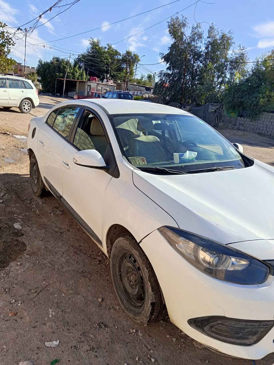 السلام عليكم رينوو فلاونس 2016 بلاديه بيها بس الجاملغ الايسر  رشه جاهزه من كلشي بس محرك عاوج ولف رقم بابل السعر 75 وبيها مجال حك الجيه السياره بكربلاء اي استفسار اتصال***********
