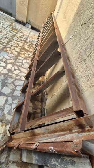 درج حديد مستعمل للبيع 
الطول 4 أمتار ونص 
العرض متر 
سعر مناسب جدا 
بغداد/الدولعي
***********
