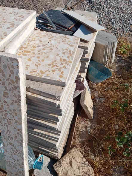 السلام عليكم يوجد كاشي درجه اولى ١٦ متر ***********
