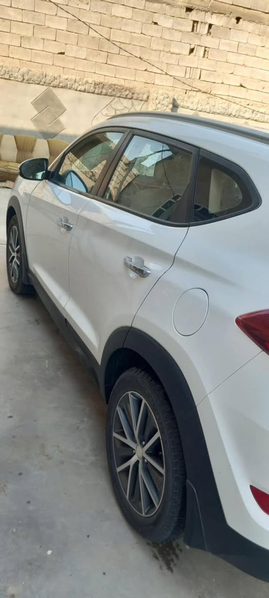 مكلف بالنشور 
سيارة توسان للبيع موديل 2017. خليجي بيه ظربة صفحة عكس السايق مبدل بابين والجاملغ الامامي للستفسار اكثر الاتصال بصاحب السيارة الرقم ***********
السعر المطلوب:150$ ورقة
