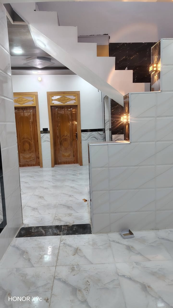 يعلن مكتب الاصدقاء للعقار ولمقاولات العامه 🏡🏡🏡

بيت البيع مساحته 100 مربعه طابوزراعي سند 25اقرار محكمه ثاني يوم مداور 🏡🏡🏡

الموقع////نجف شرع الصب عمود 327 قريب عل شارع 🏡
يبعد عن شارع 100
مشمول بل تطويب قرار 320👍👍👍👍🏡

كافت الخدمات ////🏡🏡
(ماء) (كهرباء) (مدارس حكوميه وهليه) (شوارع تبليط الحد الباب) نت كيبل ضوي 🖥️🖥️

البناء/////👌👌
ساس وسقف صب مركزي //البناء طبوق جمهوري //رضيات بورسلين جدران سراميك هندي 🏡🏡🏡

يتكون البيت من🏡🏡👇
كراج كبير /ستقبال /صاله /مطبخ /غرف نوم عدد2 🏡🏡
حمامات دخليه وخارجيه 🏡🏡
الاتصال على الرقم (***********) واتساب
