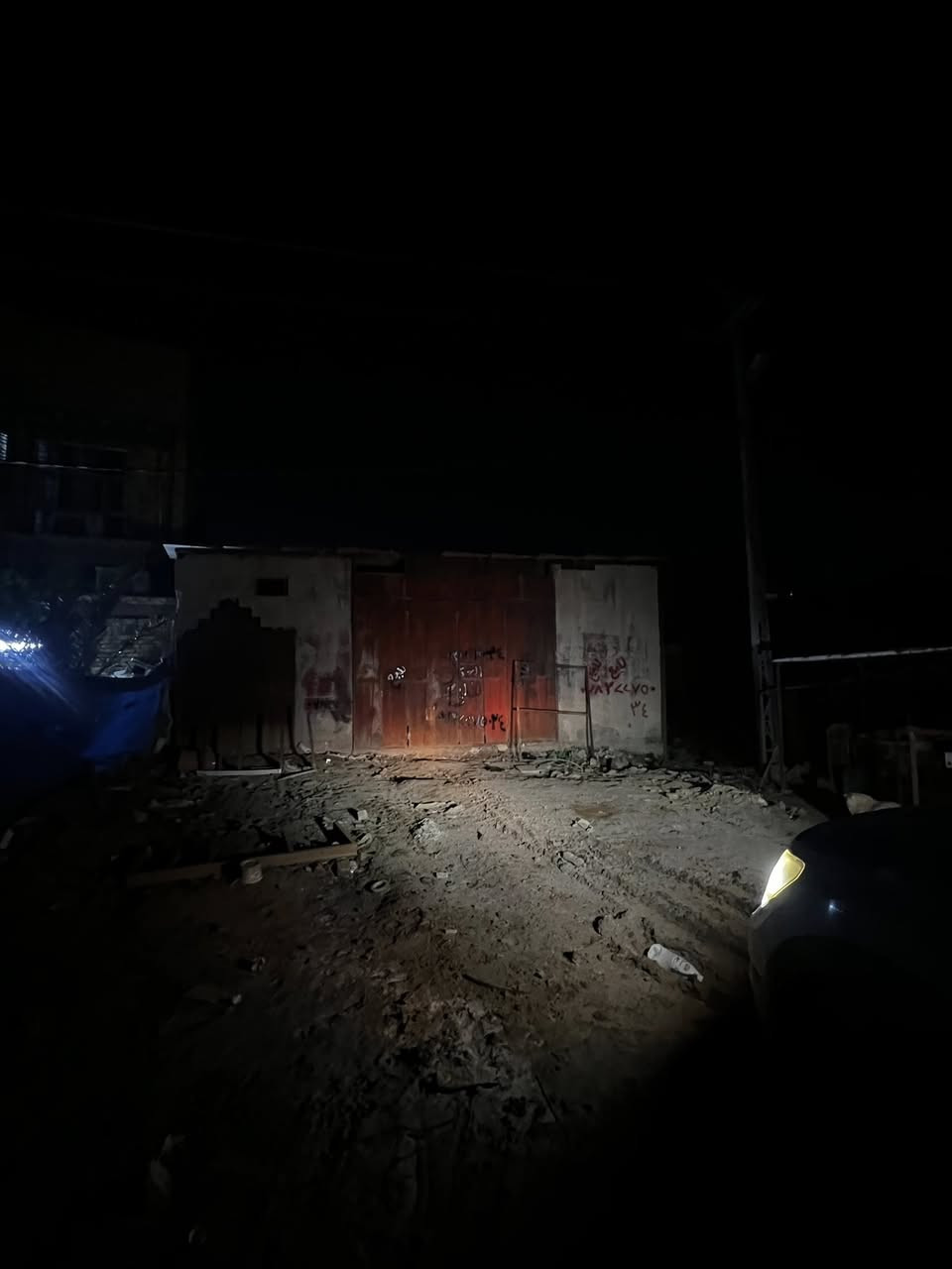 السلام عليكم
جملون 200 متر مربع في حي الزهراء مقابل عمارات السكنيه  يقع على الشارع العام بناء بلوك وسقف سندويش للبيع

للتفاصيل اكثر 

اتصل على 

***********
