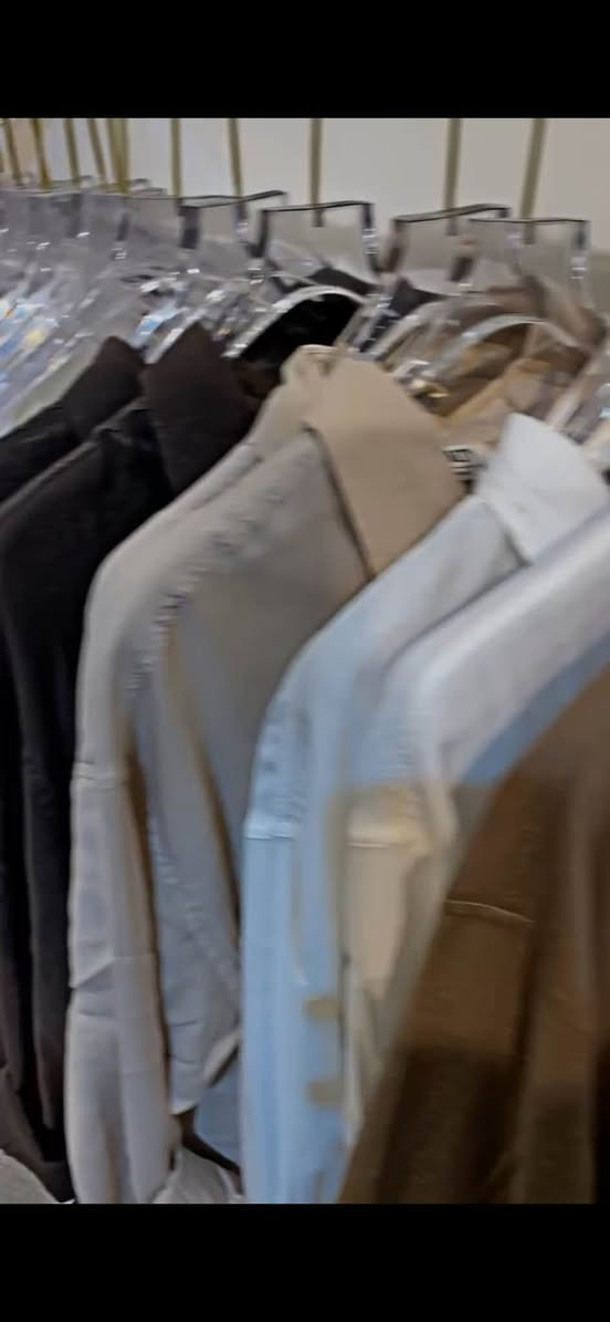 السلام عليكم تصفية محل للبيع بسعر مناسب
صفيت وعزلت المحل وبقت عندي ذني 
80 قطعة مشكل بناطير وقمصان وتيشيرتات 
البناطير كلهن GRJ تركي وتيشيرتات وقمصان snazzy تركي 
البضاعة 90‎%‎ تركية 
ماكو سيريات كاملة مفردات السيري بي قطعتين او 3 عالاغلب 
العنوان : بغداد المنصور 
***********

وذني الصور نماذج من القطع الموجودة
