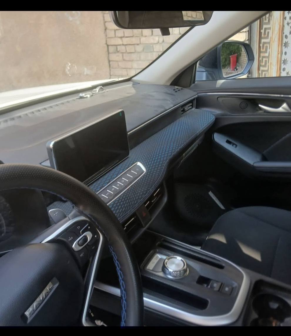 السلام عليكم. هافال جوليان موديل ٢٤ استلام ٢٥ نص مواصفات ماشيه ٩٠٠٠ بعدها بالضمان. شركة نهج العراق. حره باسمي رقم بغداد السعر ١٦٥ ورقه قفل. 
مواصفات الهافال معروفه 
كير ماوس سبع نمر 
شاشه وكامره دواره 
حساسات خلفيه 
هندبريك كهربائي 
اوتو بريك 
مانع انزلاق 
مانع انحدار 
تحكمات ستيرن 
عنوان بغداد 
رقم الهاتف  ***********
