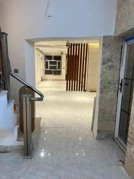 #للايجار__________في__________السيدية

بيت ١٥٠ متر نظيف جدا بل نسبه للعروض الموجوده

يحتوي الدار على ٣ غرف نوم بل اضافة إلى غرفة أطفال رابعة 

داخل الغرفه و صالة و مطبخ و مجموعة صحيات و كراج 

وحديقة صغيرة في موقع جدا هادئ

للاستفسار آكثر الأتصال على الرقم 

***********

او زيارة المكتب الكائن في منطقة السيدية شارع جامع الأقصى 

مقابل لحوم جويلي

مكتب المصطفى للوساطة العقارية
